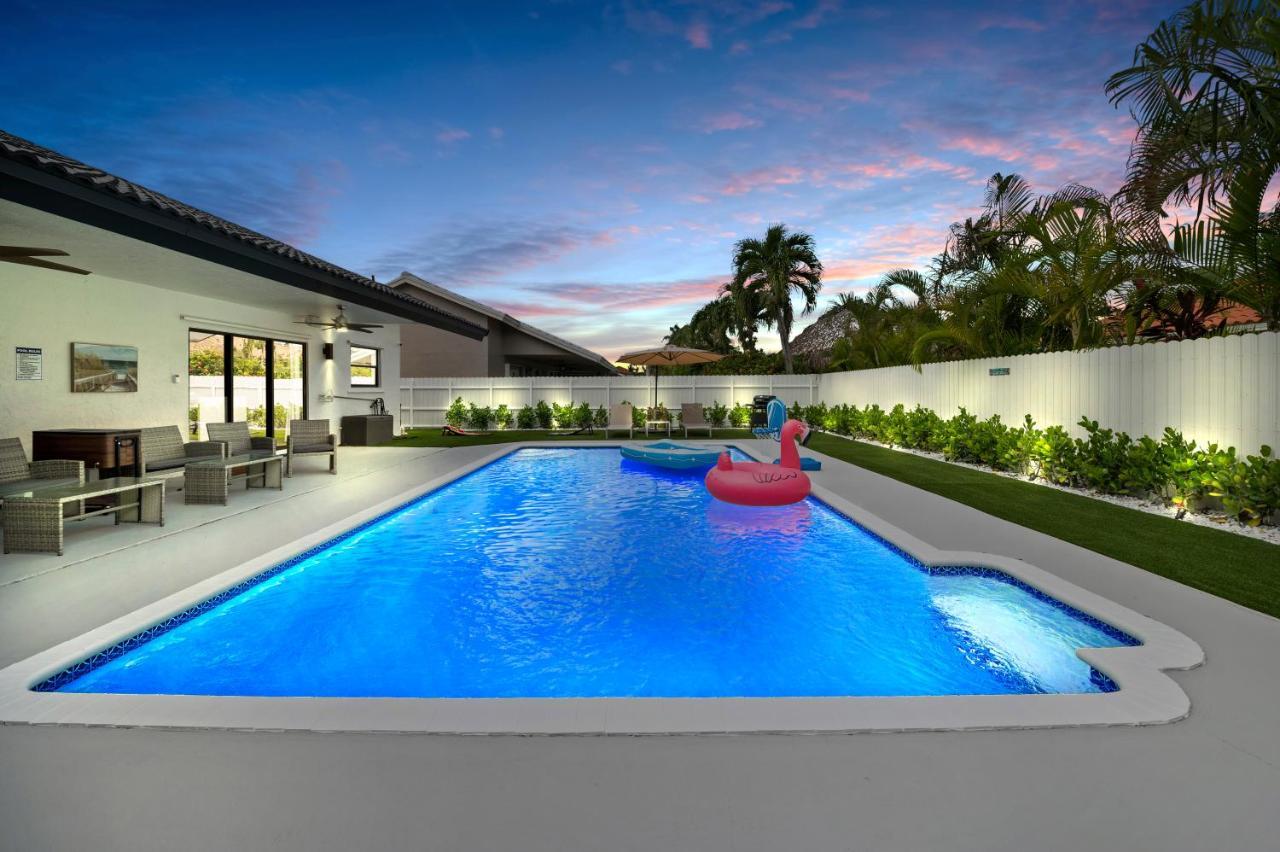 Paradise Miami, Luxury Gem With Heated Pool, Game Room, Fire Pit, 3 Bed 2 Bath