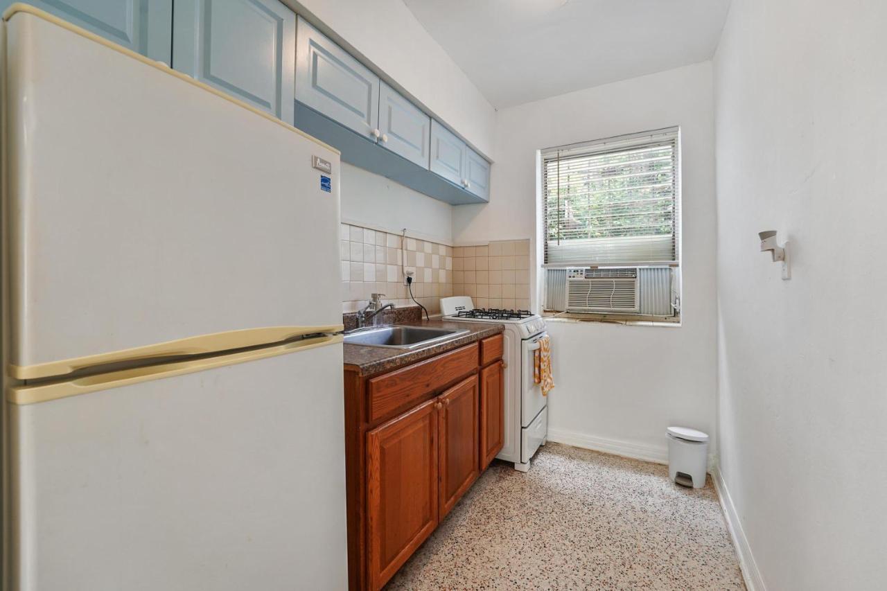 1 Bedroom With Parking Appartement *