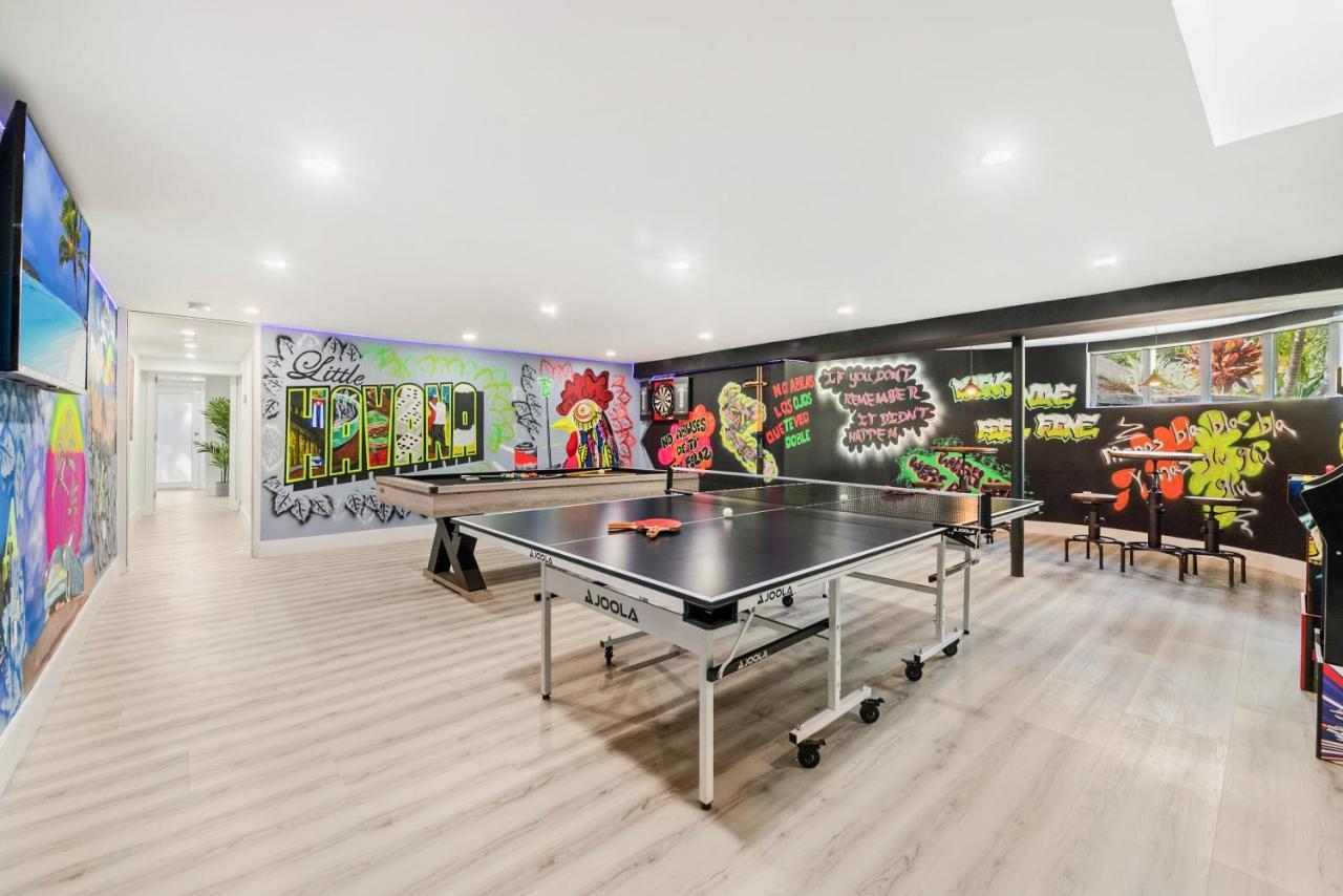 Unique Flagler's Mansion Pickleball Court L37