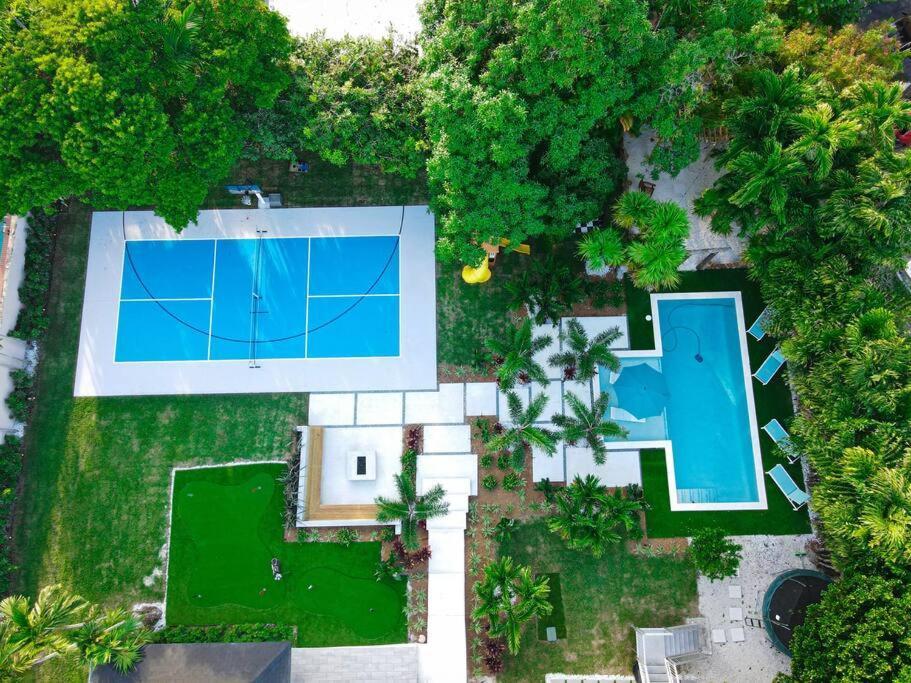 Unique Flagler's Mansion Pickleball Court L37
