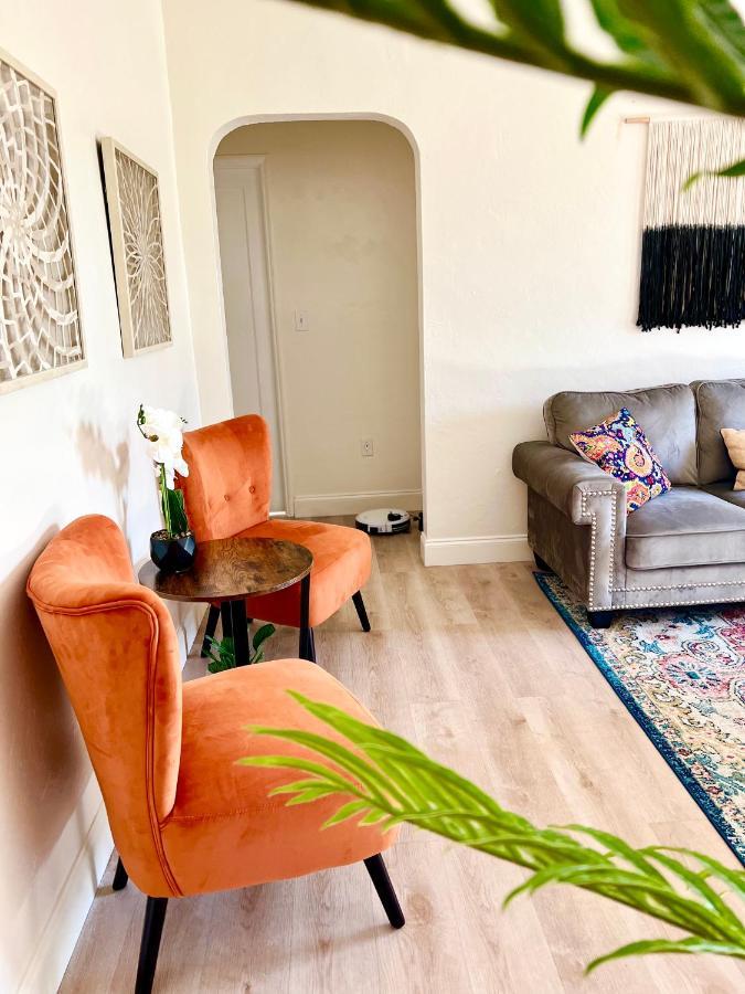 Enchanting Airport-adjacent Apartment