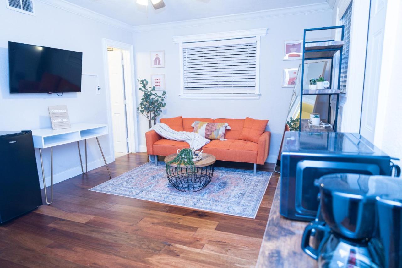 Guest house Cozy And Adorable 1 Bdr/1 Ba *