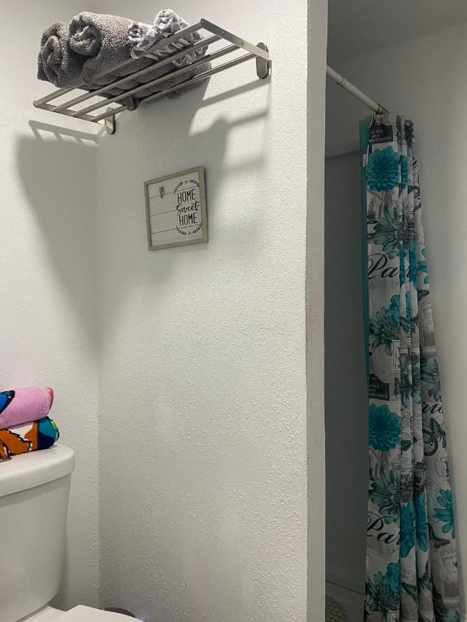 Bed & Breakfast Tiny Place W Private Hot Jacuzzi 7 Min To International Airport *