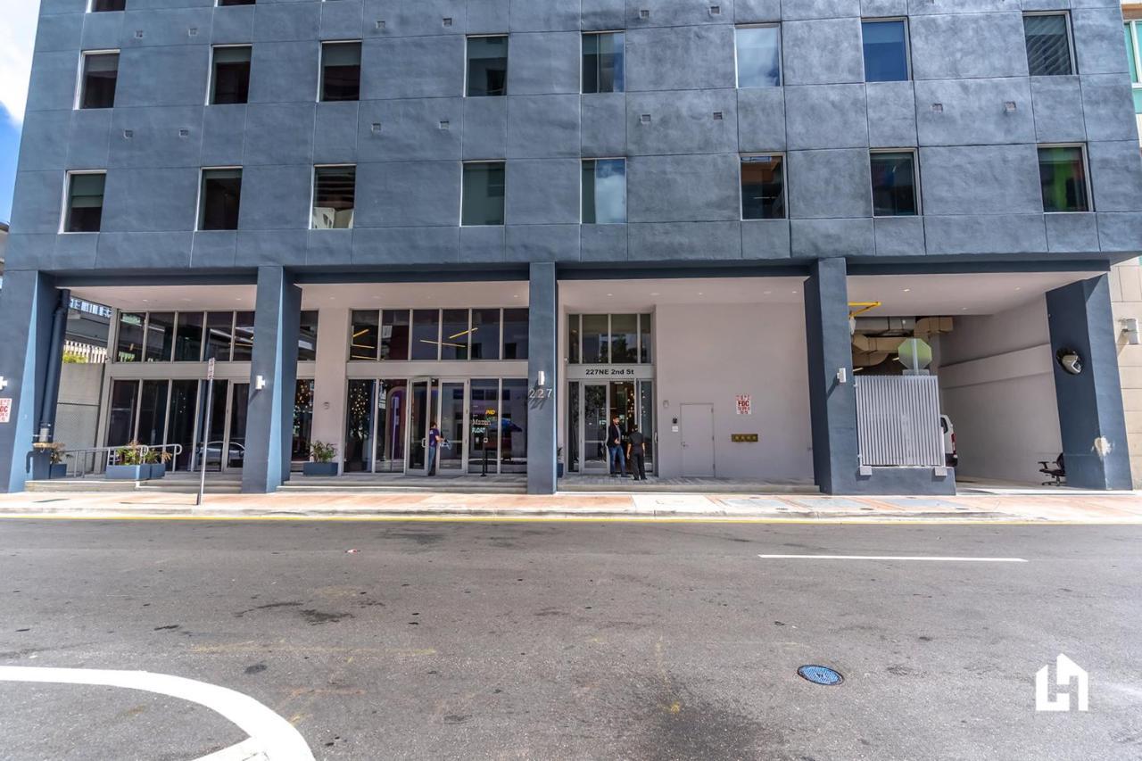 Apartment Unique Dt Apts With Amenities Like Pool, Gym, Restaurants & Cowork Lounge By Luahost