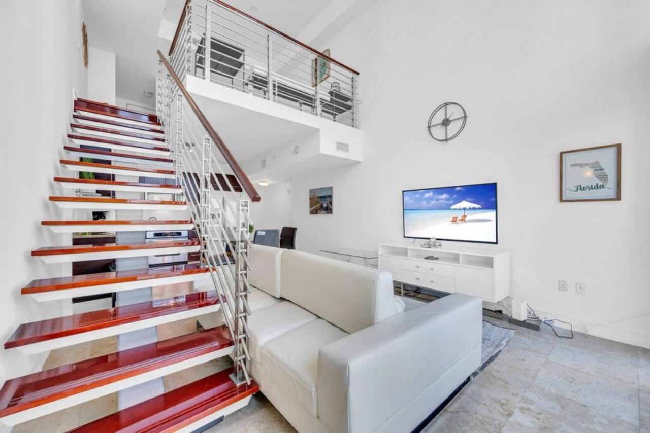 Amazing Loft Style 1 Bed With Water And City Views *