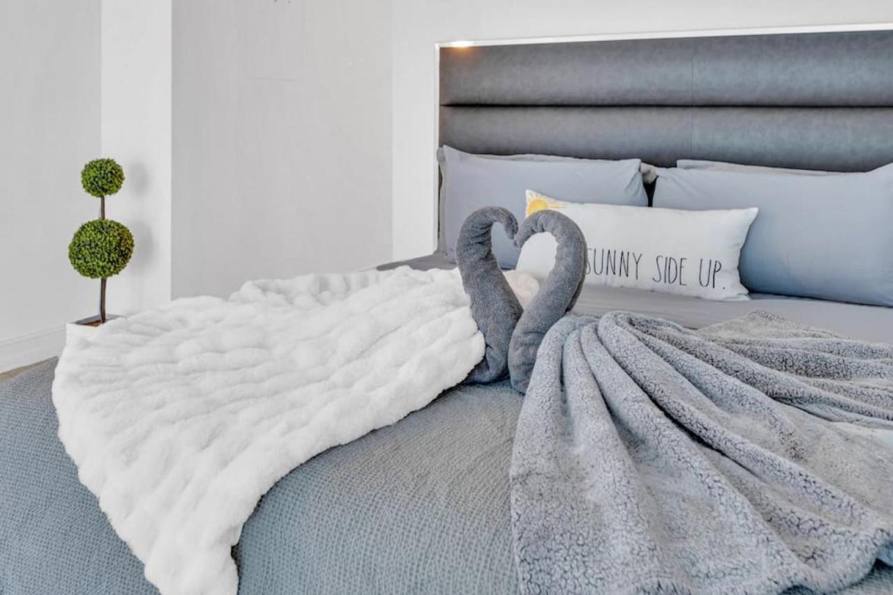 Amazing Loft Style 1 Bed With Water And City Views