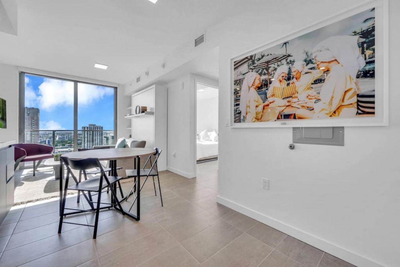 Modern 1 Bed Across From Bayside In Downtown Ferienhaus *