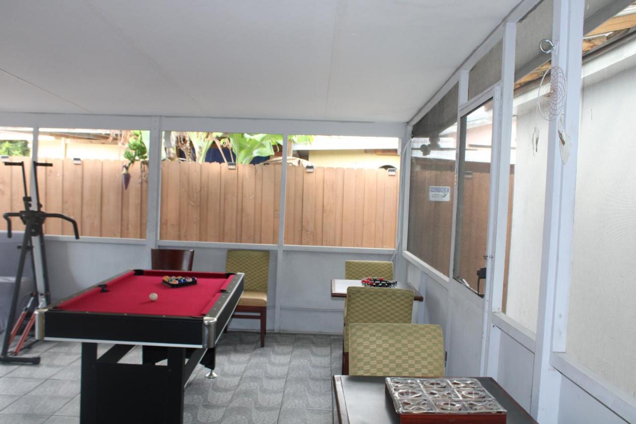 Main House 3 Bed 2 Bath & 1 Bed 1 Bath Ferienhaus *