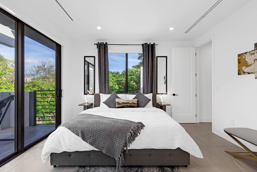 Modern W/ Amenities & Salt Water Pool