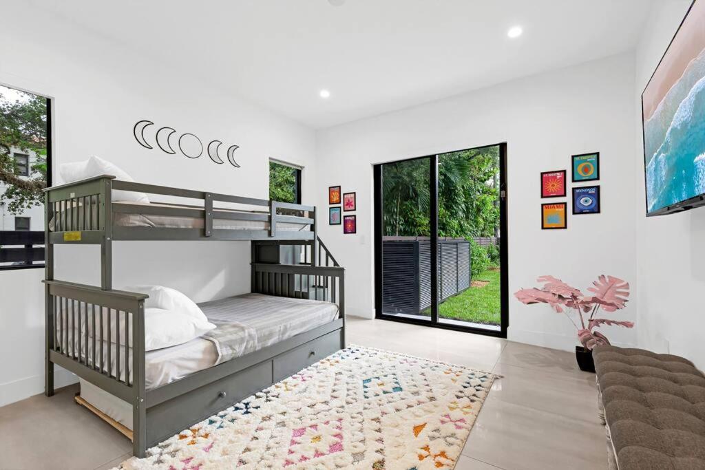 Modern W/ Amenities & Salt Water Pool Villa