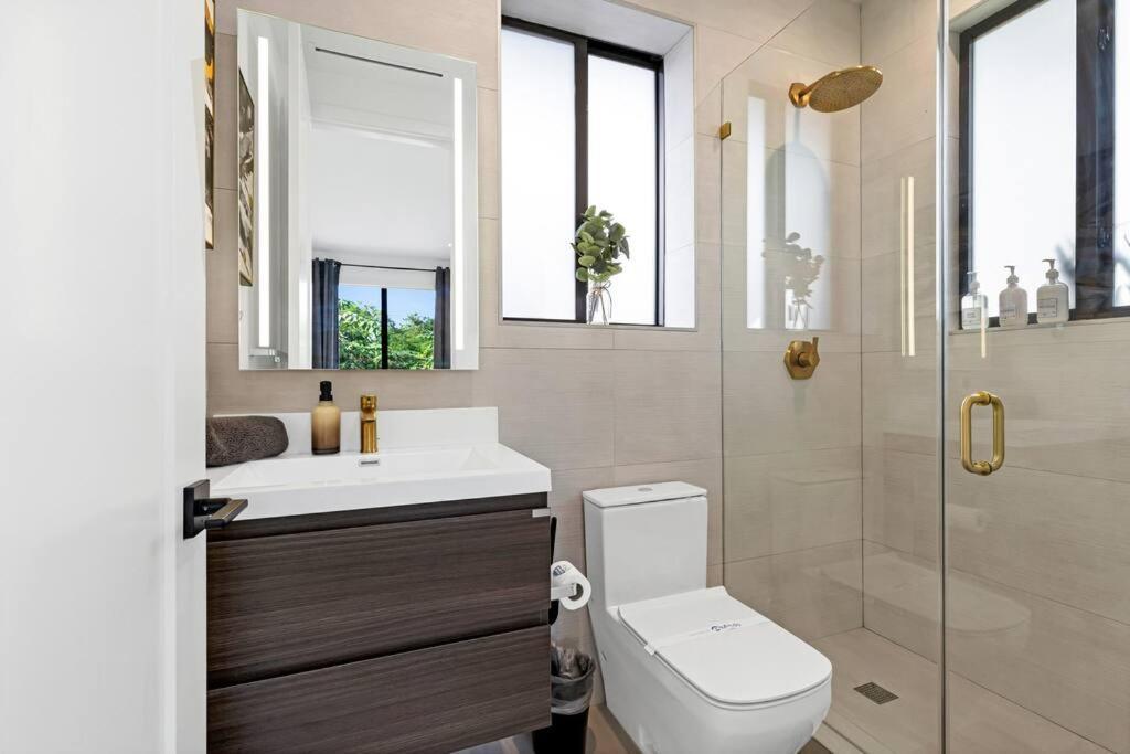 Modern W/ Amenities & Salt Water Pool Villa *