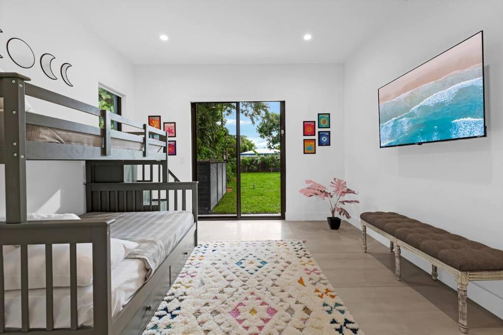 Modern W/ Amenities & Salt Water Pool Villa *