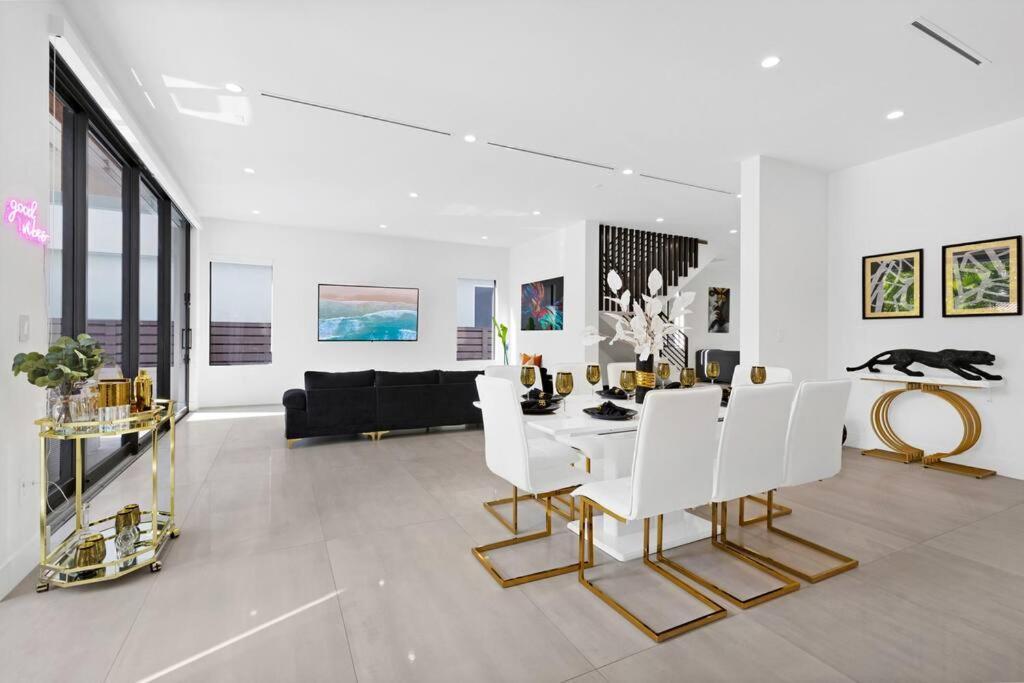 Villa Modern W/ Amenities & Salt Water Pool