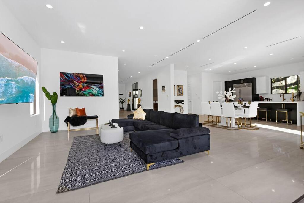 Modern W/ Amenities & Salt Water Pool * Miami