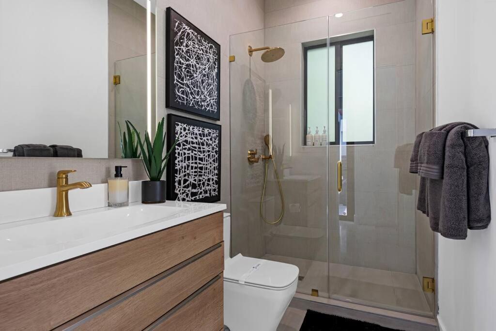 Modern W/ Amenities & Salt Water Pool Villa *