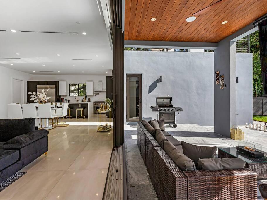 Modern W/ Amenities & Salt Water Pool Villa