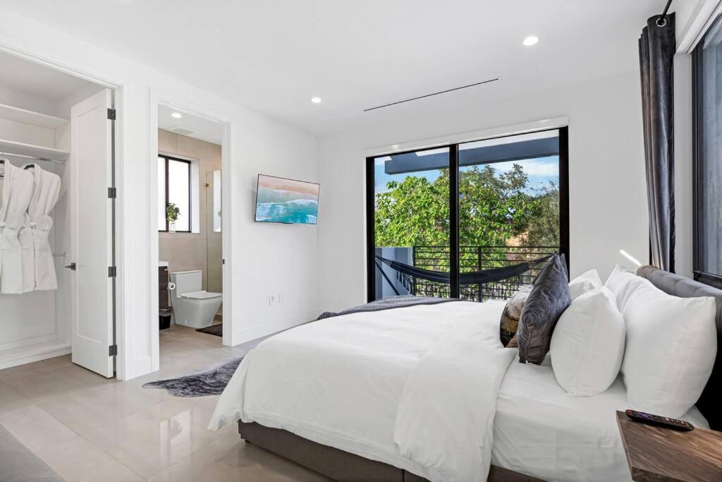 Modern W/ Amenities & Salt Water Pool
