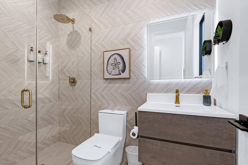 Modern W/ Amenities & Salt Water Pool * Miami