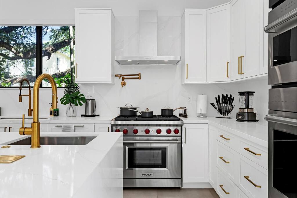 Modern W/ Amenities & Salt Water Pool Villa