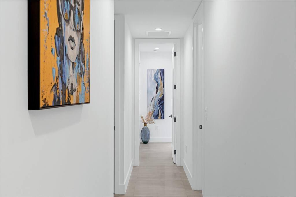 Villa Modern W/ Amenities & Salt Water Pool *