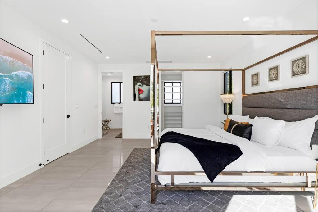 Modern W/ Amenities & Salt Water Pool Villa