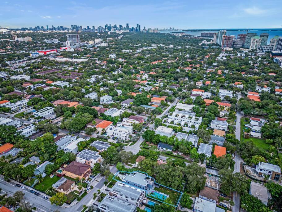 Modern W/ Amenities & Salt Water Pool Miami
