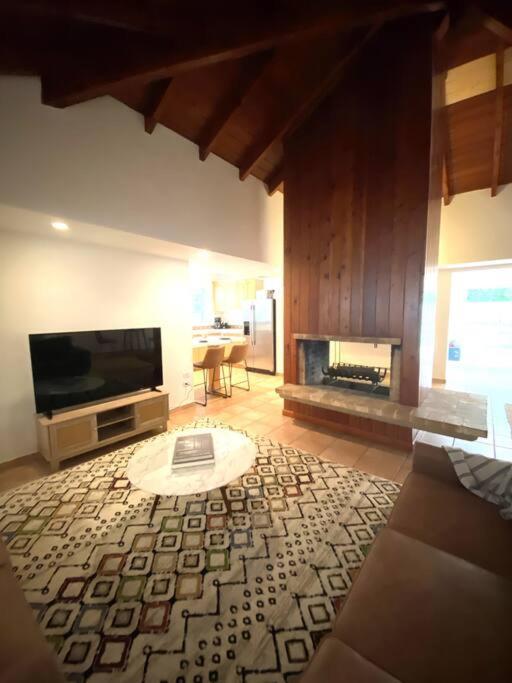 Spacious Tropical Oasis - 1/2 Acre In Heart Of Mia Miami