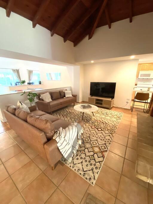 Spacious Tropical Oasis - 1/2 Acre In Heart Of Mia Holiday home *