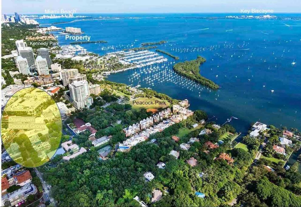 Spacious Tropical Oasis - 1/2 Acre In Heart Of Mia Holiday home Miami