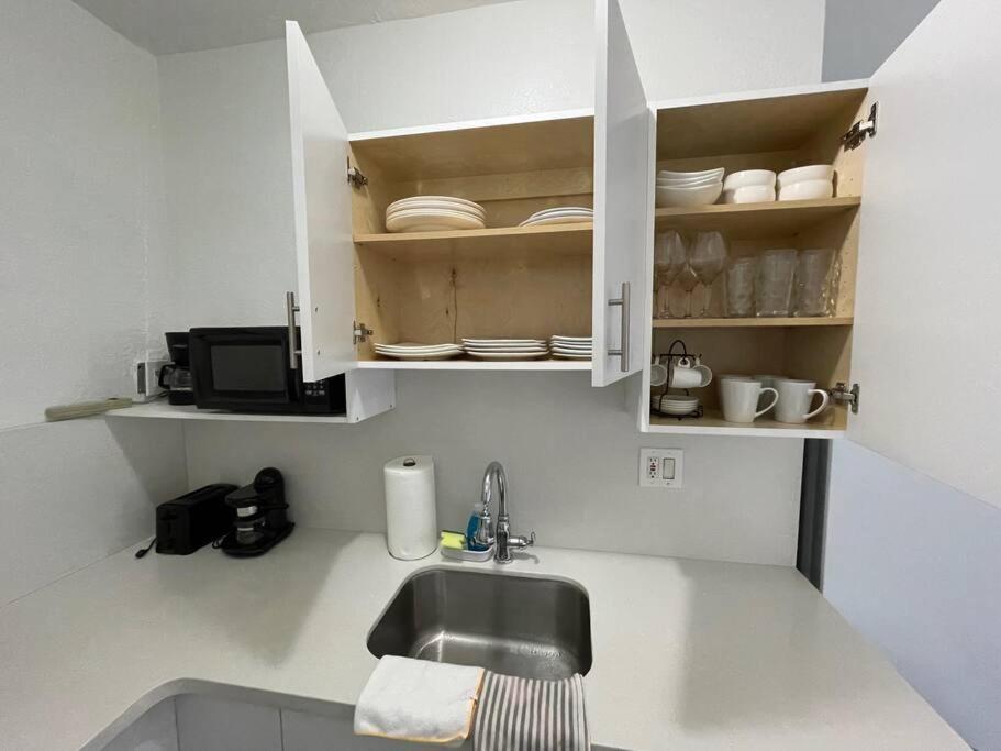 Comfortable Modern Apartment- Location. Apartment *