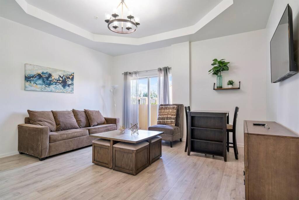 Airport 2bedrooms 2 Bath Apartment *