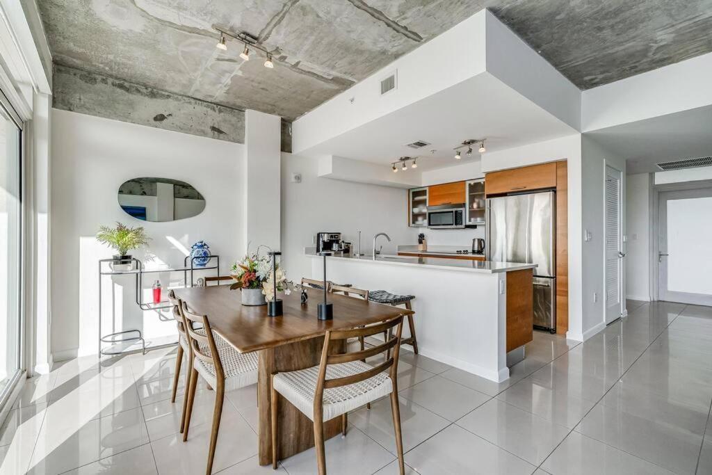 Midtown Wynwood 2-story - Vice Apartment