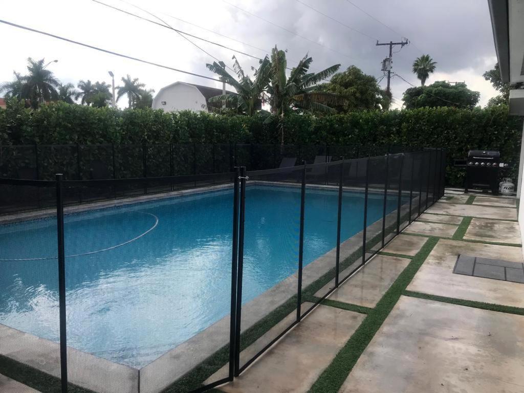 Vakantiehuis Cozy Paradise, With Heated Pool, Near Airport In L16 *