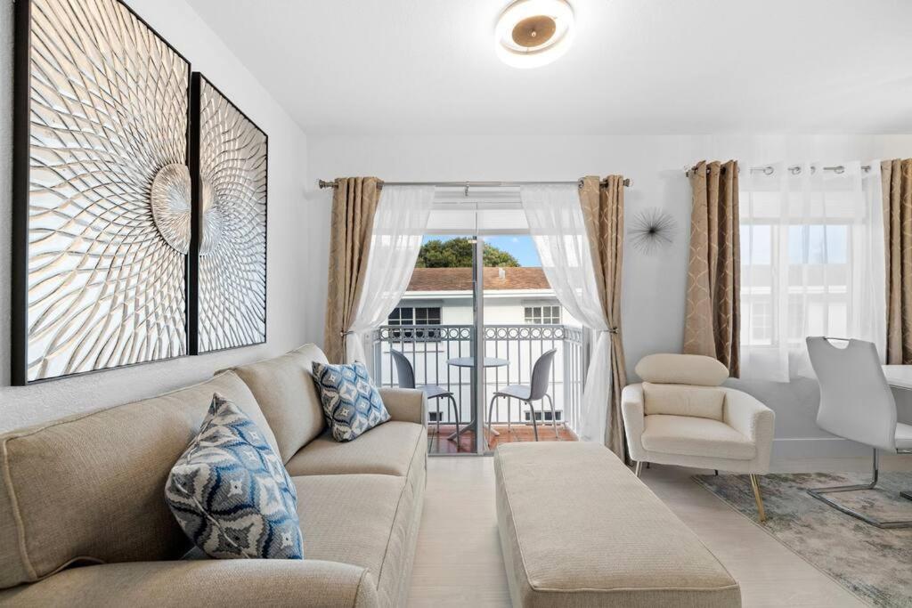 Appartement Beautiful In The Heart Of Apt 3 *