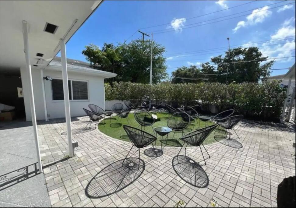 Beautiful 2/2 Near The Miami