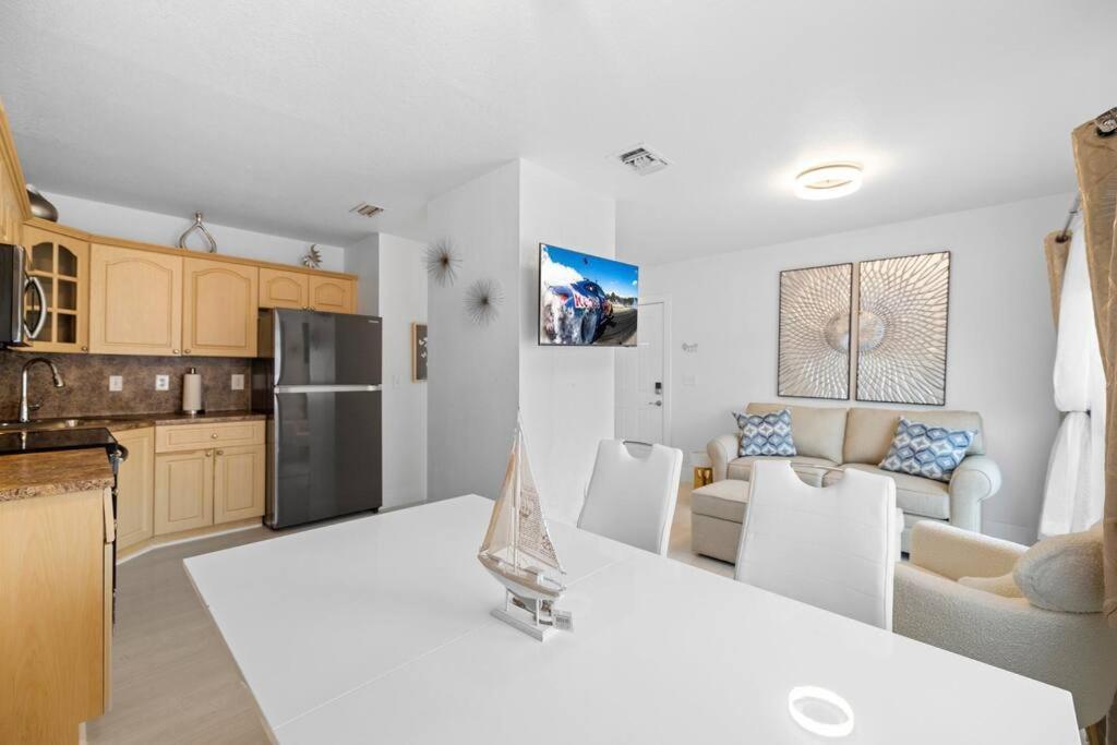 Appartement Beautiful In The Heart Of Apt 3 *