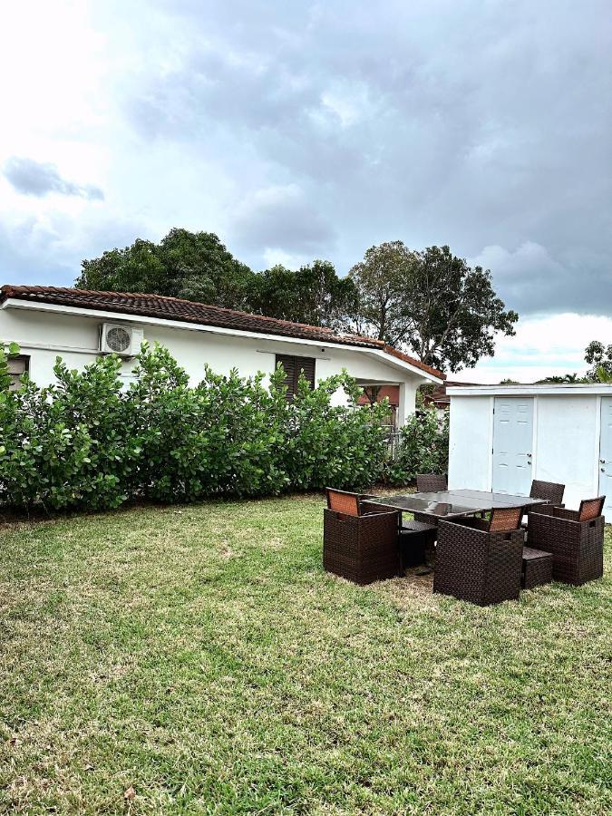 Ferienhaus New Comfy And Modern House Near Airport