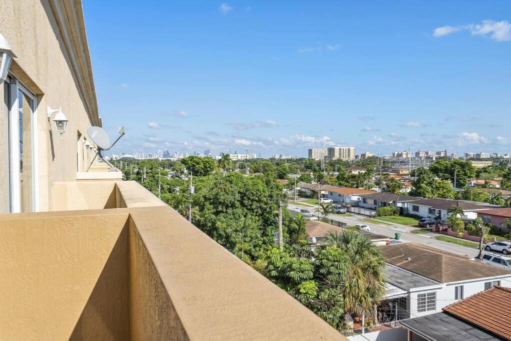 Appartement Near Airport 2 Story 2 Bedroom W/ Balcony