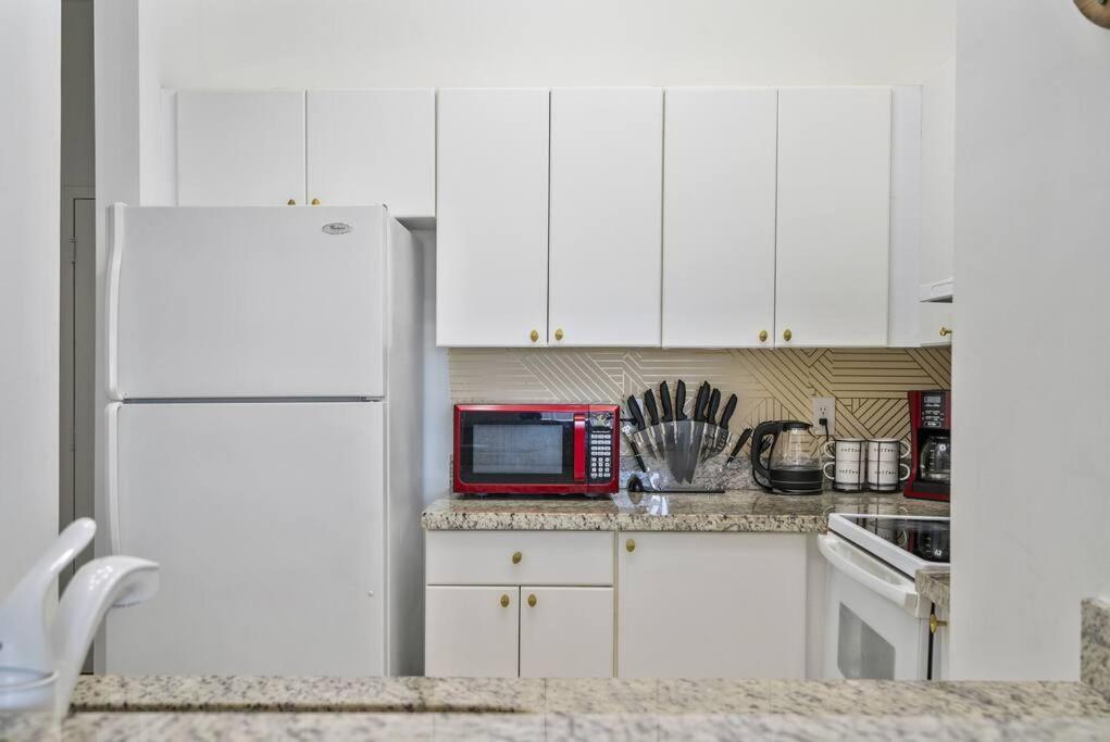 Appartement Near Airport 2 Story 2 Bedroom W/ Balcony *