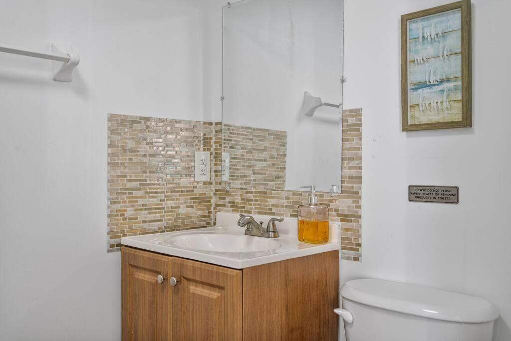 Near Airport 2 Story 2 Bedroom W/ Balcony Appartement *