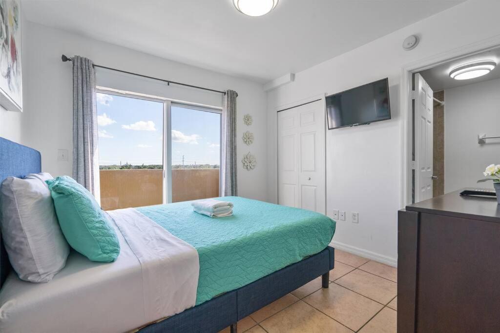 Appartement Near Airport 2 Story 2 Bedroom W/ Balcony *