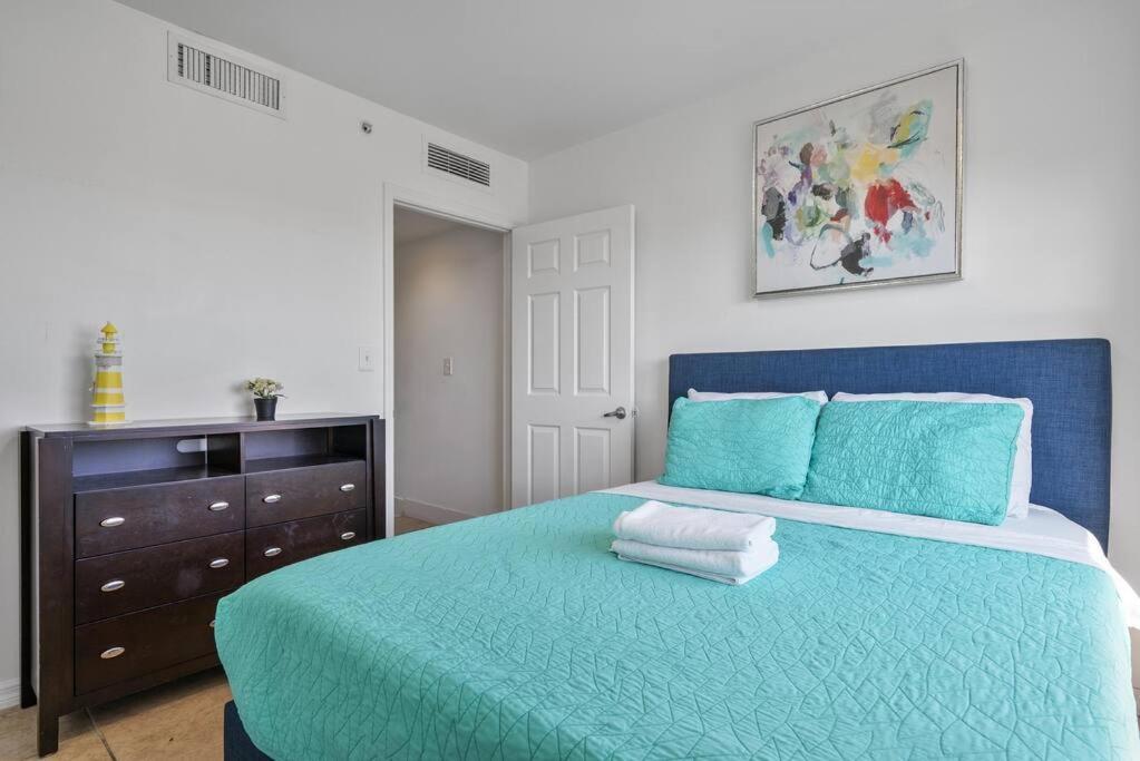 Near Airport 2 Story 2 Bedroom W/ Balcony Appartement *