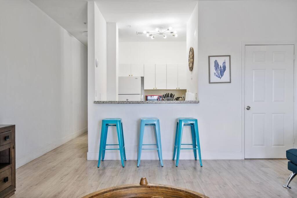 Near Airport 2 Story 2 Bedroom W/ Balcony Appartement Miami