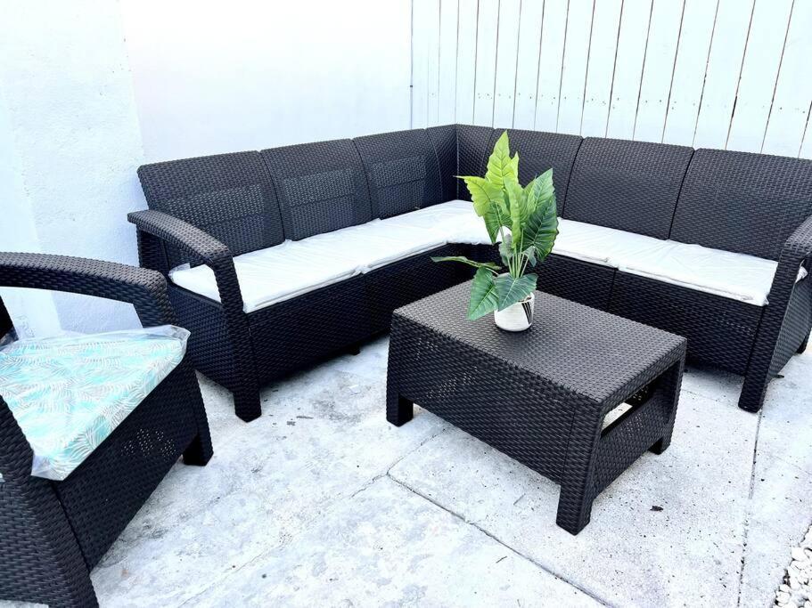 Lush Tropical Big Close To Airport, Calle 8, Coral Gables And Lots Amenities * Miami