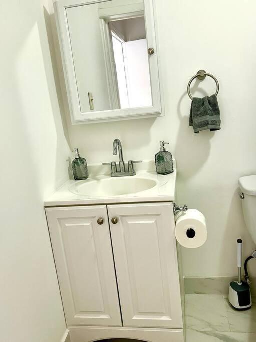 Lush Tropical Big Close To Airport, Calle 8, Coral Gables And Lots Amenities *