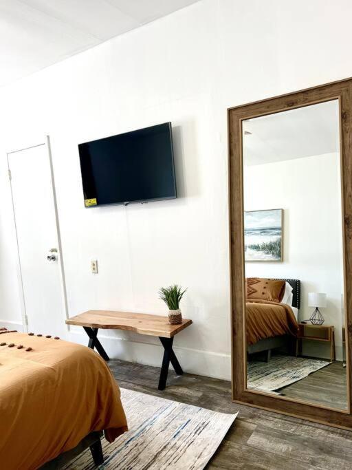 Holiday home Lush Tropical Big Close To Airport, Calle 8, Coral Gables And Lots Amenities