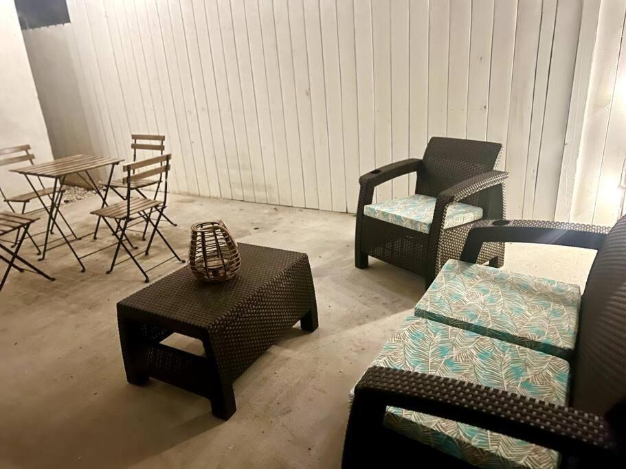 Intimate Casita Mia Minutes Away From Airport, Calle 8, Brickell, Coral Gables, The And More! Villa Miami