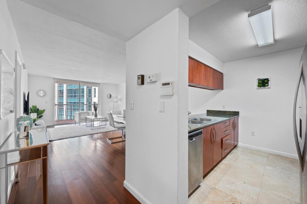Private Unit With Amenities And Parking *