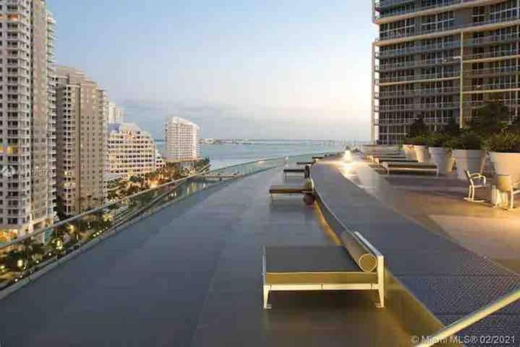 2 Bedroom With Stunning Views At The W Residences Apartment *
