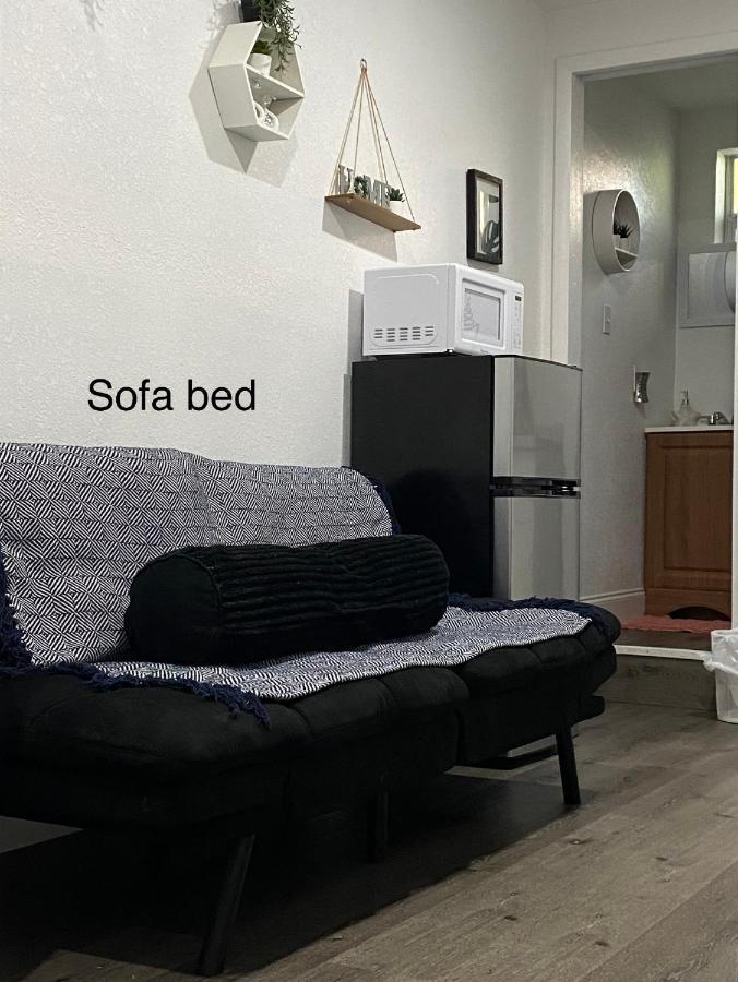 Bed & Breakfast Tiny Place W Private Hot Jacuzzi 7 Min To International Airport *